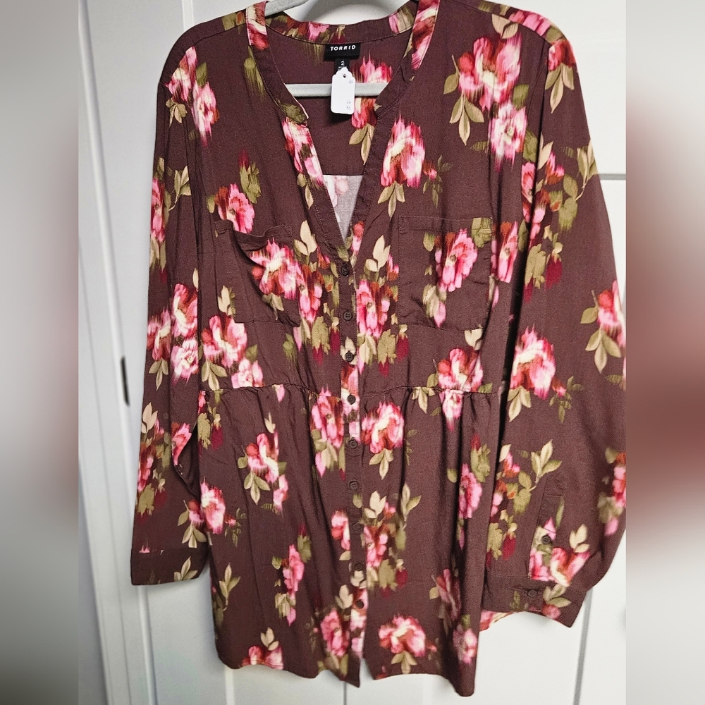 Torrid Pink and Brown Floral Blouse - Picture 2 of 4